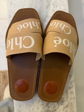 Chloé Woody Logo Slide Sandals in Tan and White size 38